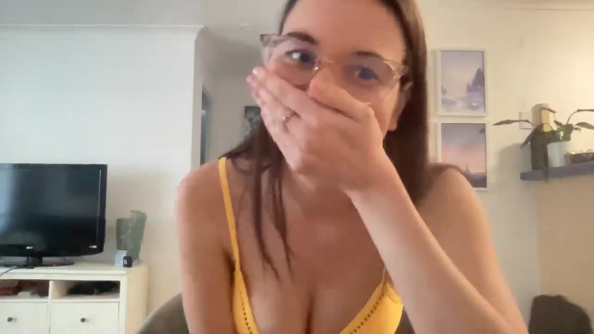 Gallery image thumbnail from Rileyy_Quinn's myfreecams stream on, 08/06/2025, 05:42 image 4 of 20