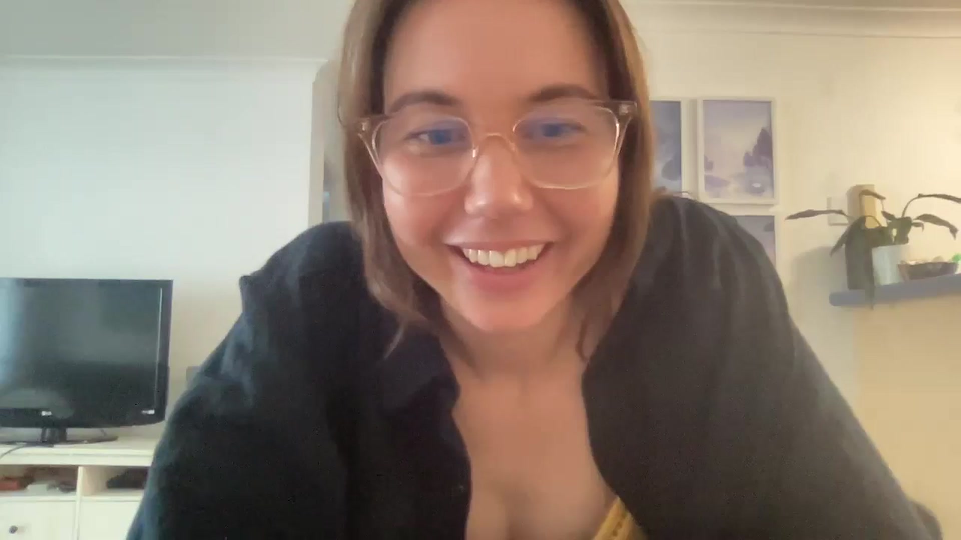 Gallery image thumbnail from Rileyy_Quinn's myfreecams stream on, 08/06/2025, 05:42 image 10 of 20