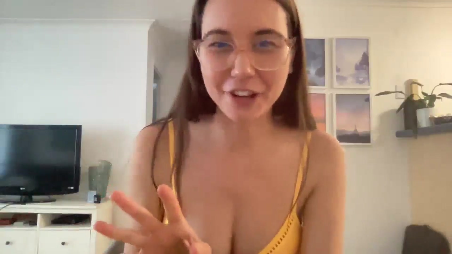 Gallery image thumbnail from Rileyy_Quinn's myfreecams stream on, 08/06/2025, 05:42 image 7 of 20