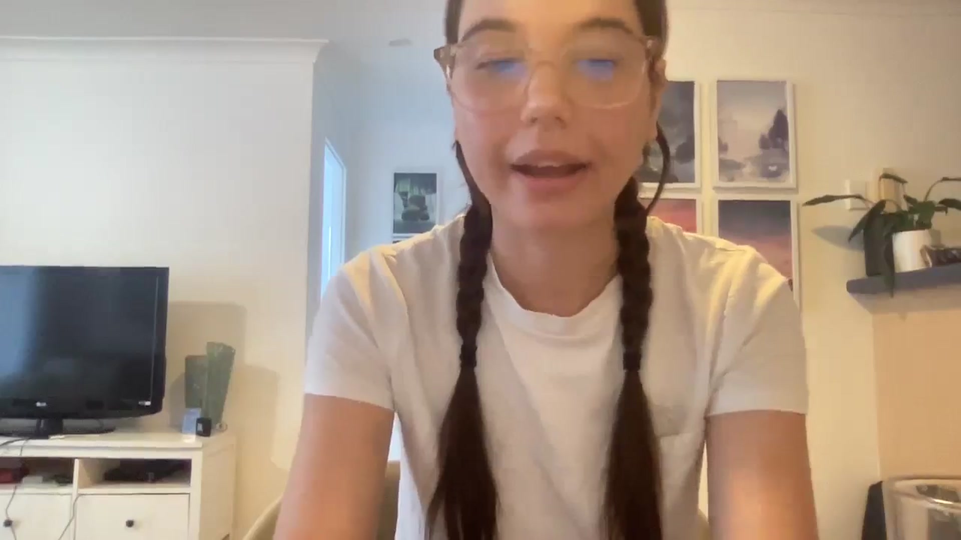 Gallery image thumbnail from Rileyy_Quinn's myfreecams stream on, 08/07/2025, 02:16 image 9 of 20