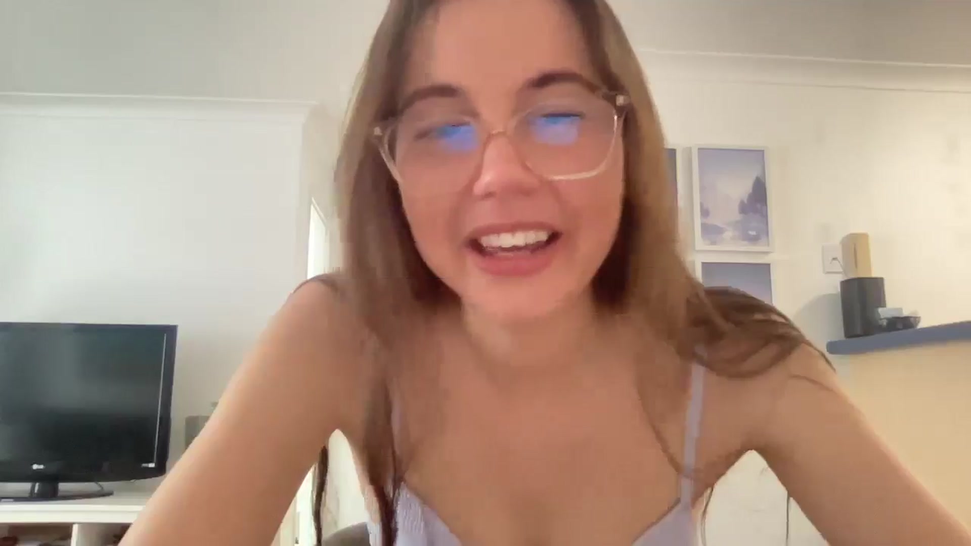Gallery image thumbnail from Rileyy_Quinn's myfreecams stream on, 08/20/2025, 24:15 image 17 of 20