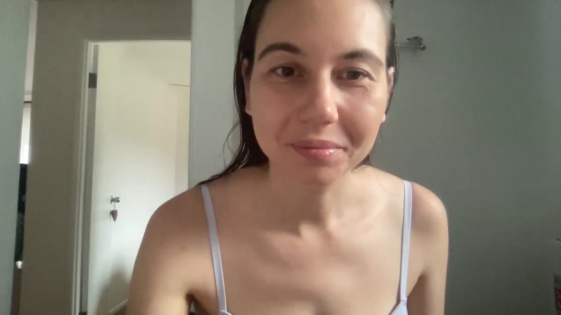 Gallery image thumbnail from Rileyy_Quinn's myfreecams stream on, 08/20/2025, 24:15 image 2 of 20