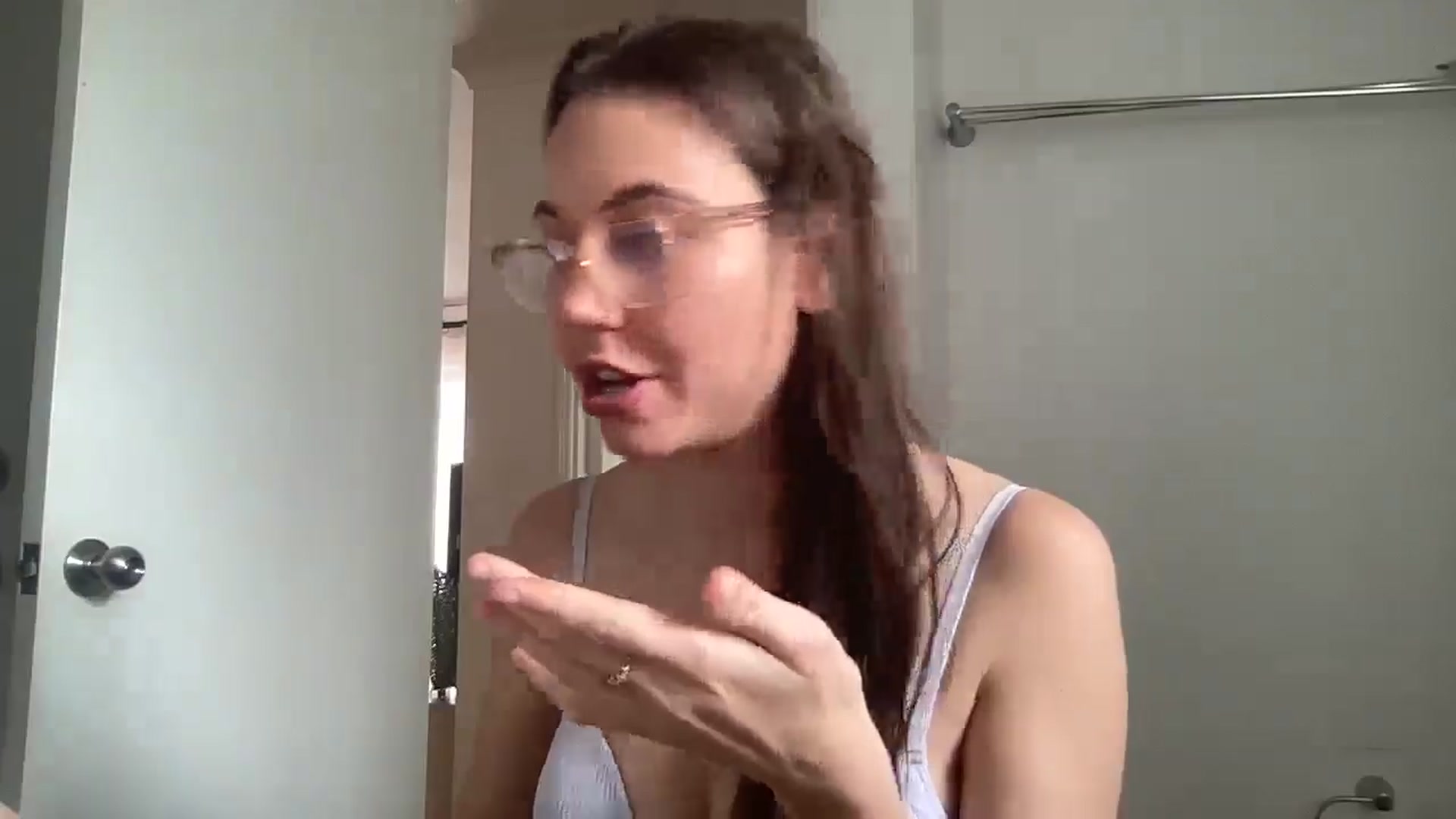 Gallery image thumbnail from Rileyy_Quinn's myfreecams stream on, 08/20/2025, 24:15 image 15 of 20