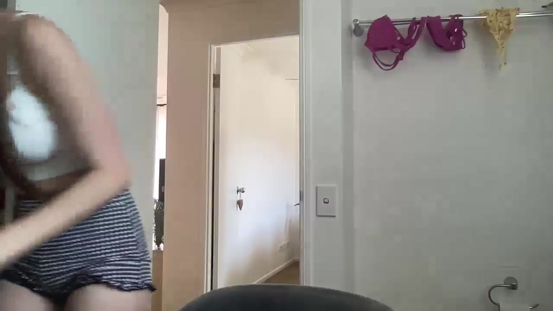 Gallery image thumbnail from Rileyy_Quinn's myfreecams stream on, 08/27/2025, 24:00 image 19 of 20