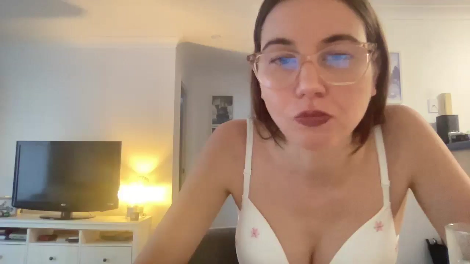 Gallery image thumbnail from Rileyy_Quinn's myfreecams stream on, 08/27/2025, 03:25 image 12 of 20