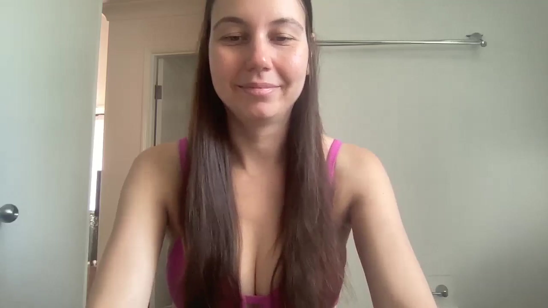 Gallery image thumbnail from Rileyy_Quinn's myfreecams stream on, 09/03/2025, 24:00 image 5 of 20