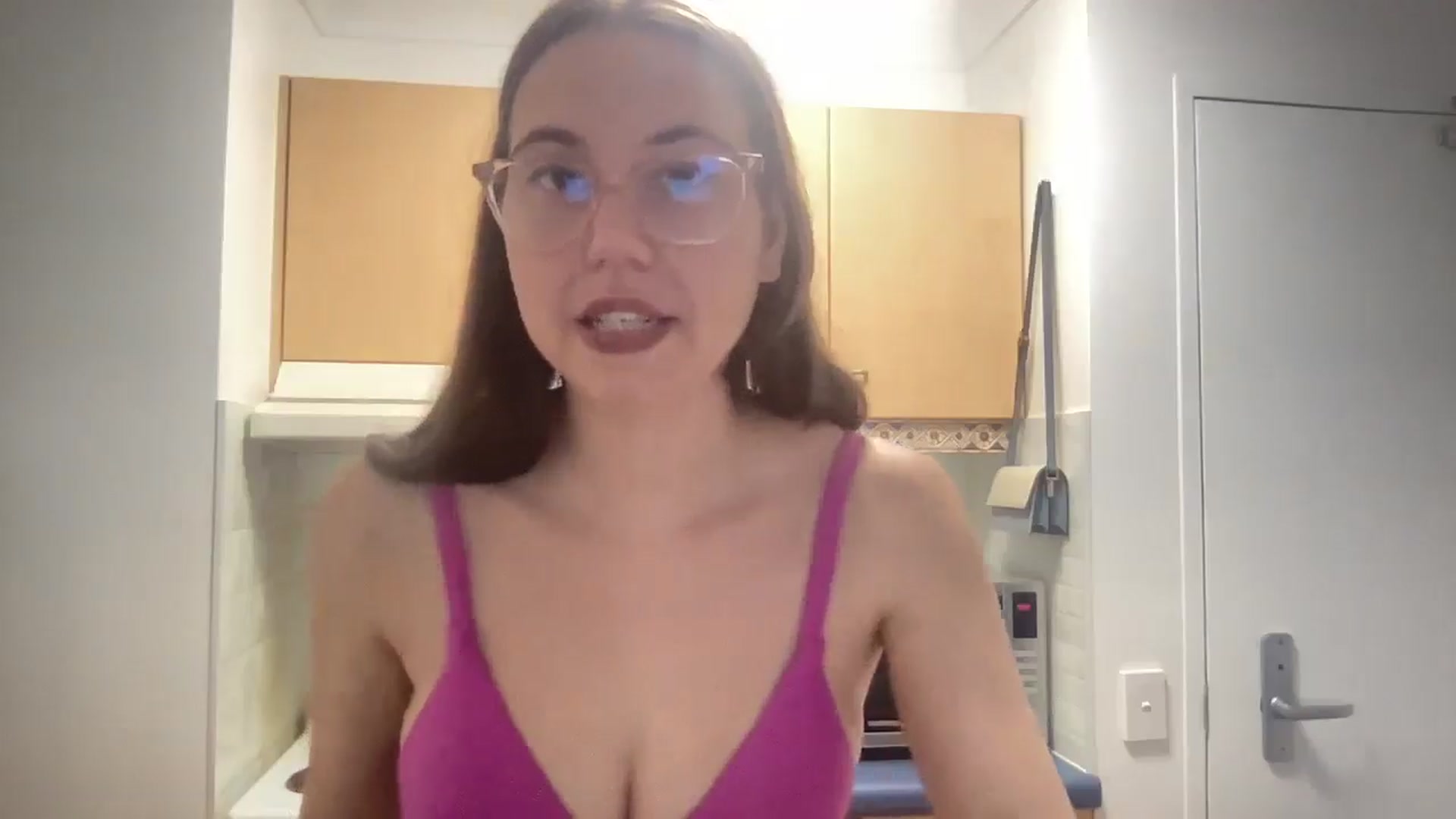 Gallery image thumbnail from Rileyy_Quinn's myfreecams stream on, 09/03/2025, 24:31 image 16 of 20