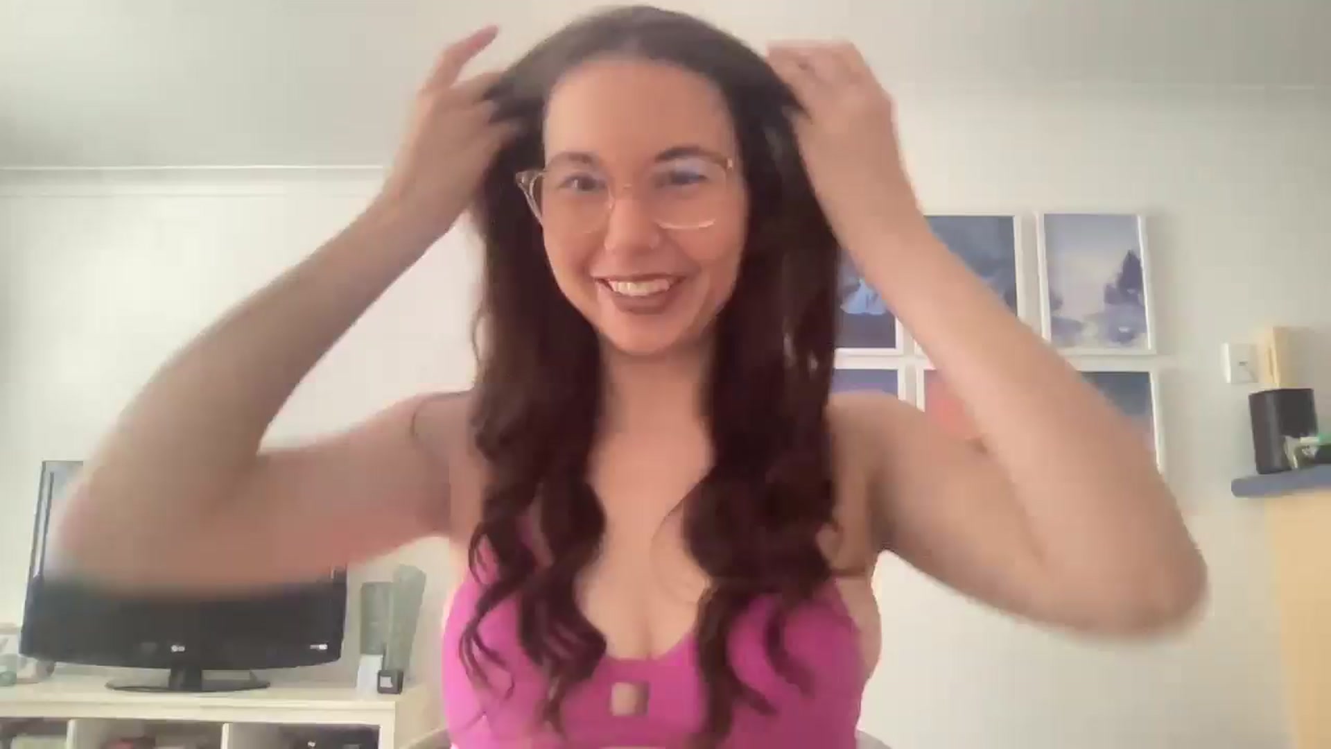 Gallery image thumbnail from Rileyy_Quinn's myfreecams stream on, 09/03/2025, 24:31 image 1 of 20
