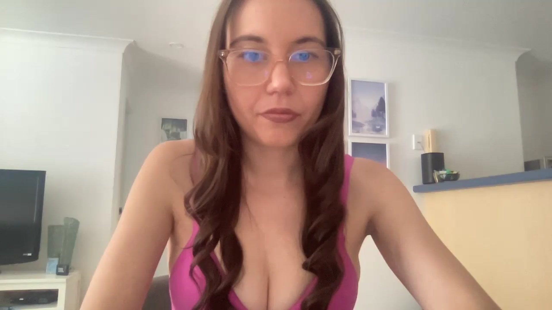 Gallery image thumbnail from Rileyy_Quinn's myfreecams stream on, 09/03/2025, 24:31 image 6 of 20