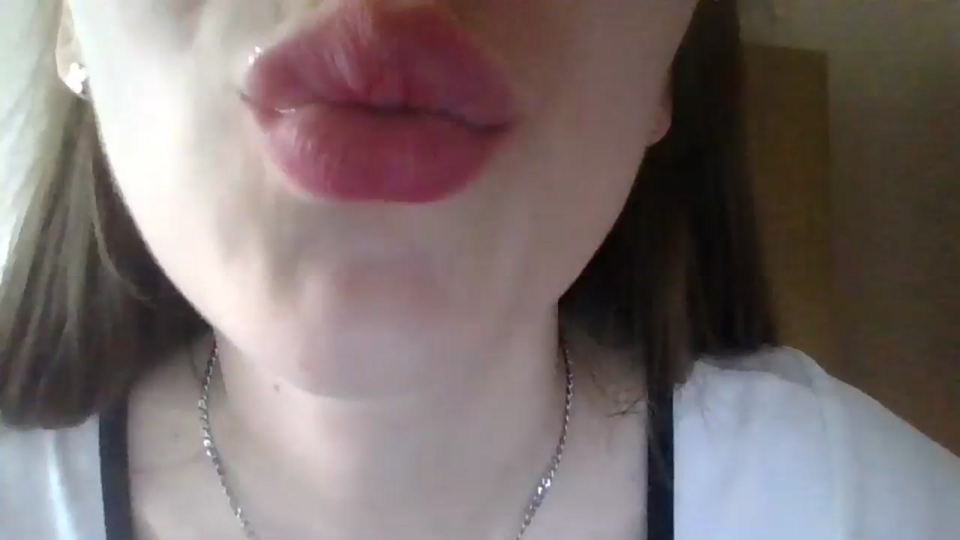 Gallery image thumbnail from RinaCooper's myfreecams stream on, 04/25/2025, 13:35 image 7 of 20