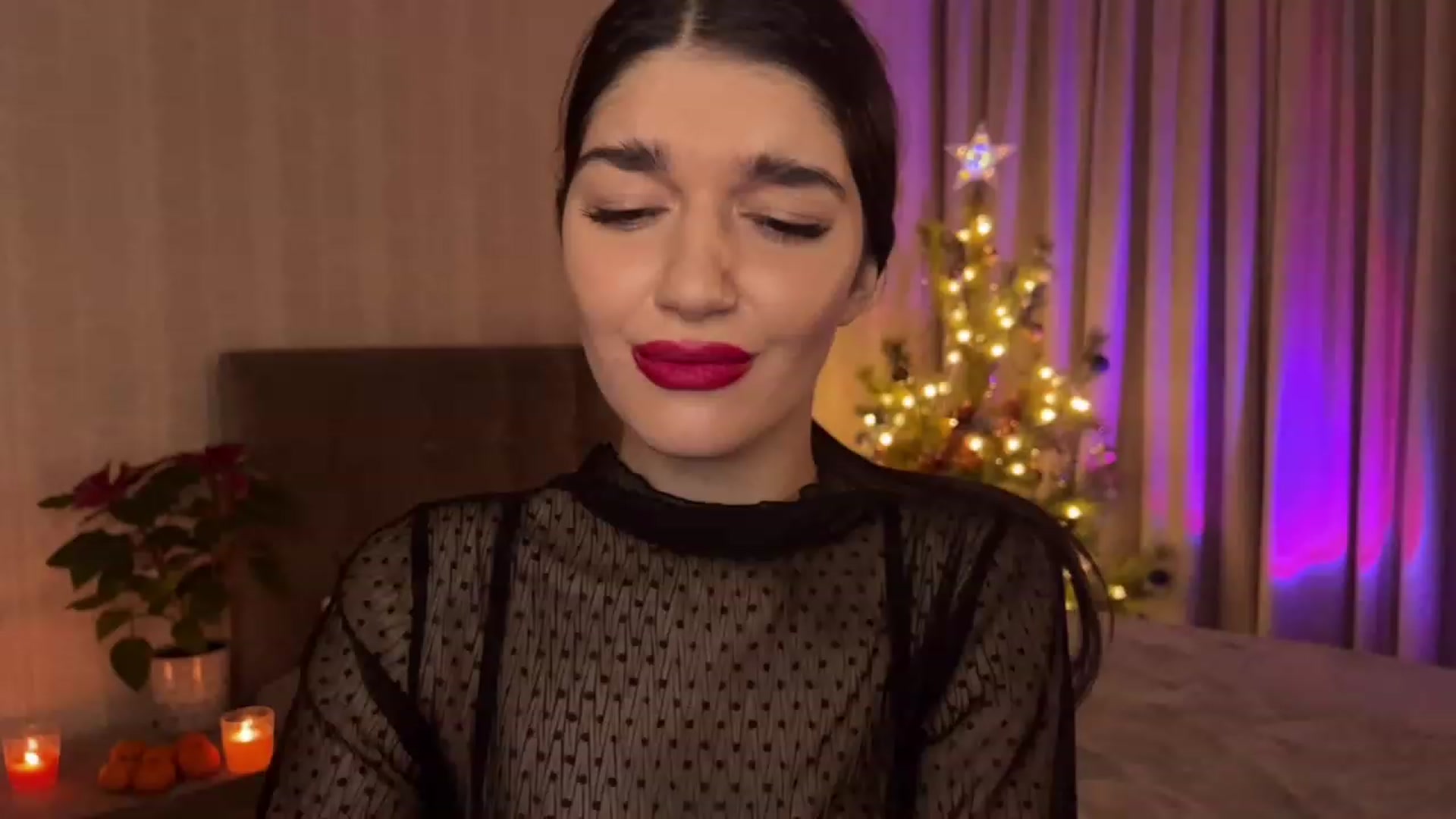 Gallery image thumbnail from RinaReed's myfreecams stream on, 12/25/2022, 20:46 image 17 of 20
