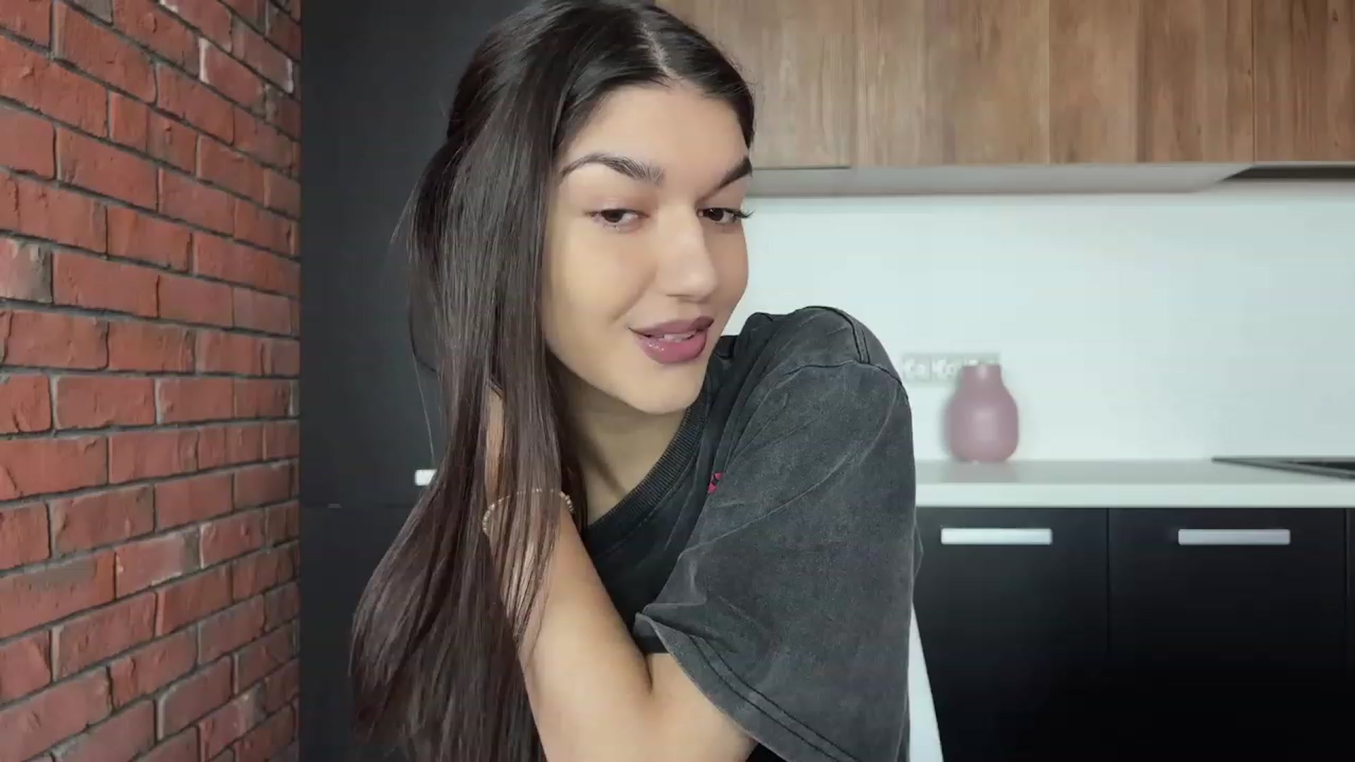 Gallery image thumbnail from RinaReed's myfreecams stream on, 04/06/2023, 07:50 image 10 of 20
