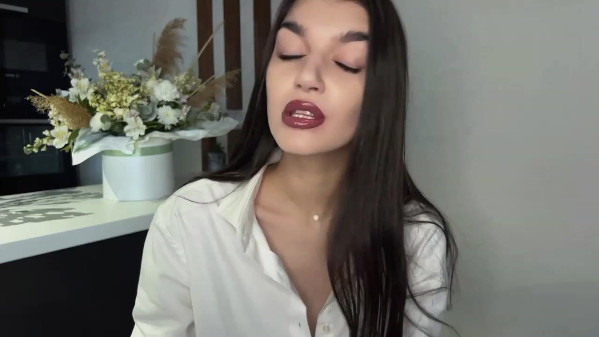 Gallery image thumbnail from RinaReed's myfreecams stream on, 05/07/2023, 17:01 image 3 of 20