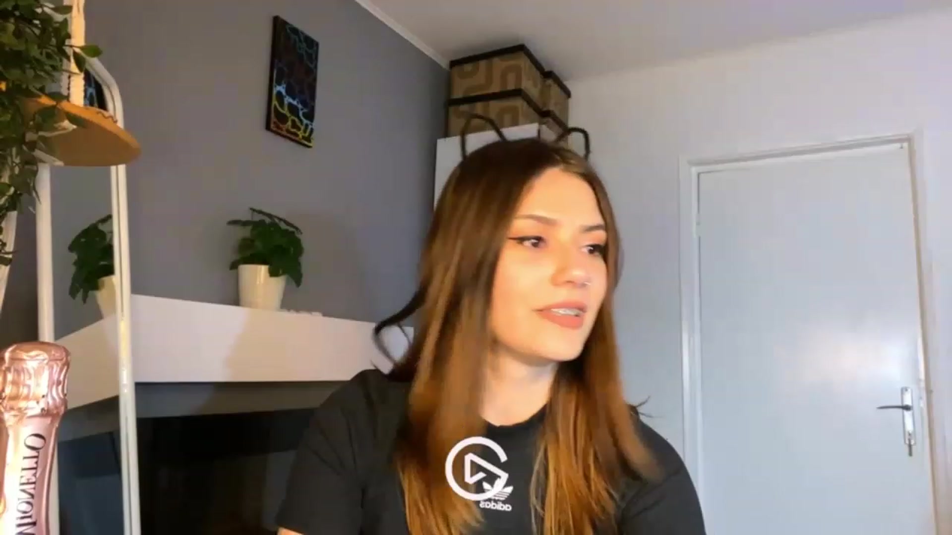 Gallery image thumbnail from RiriBee's myfreecams stream on, 04/25/2023, 01:46 image 12 of 20