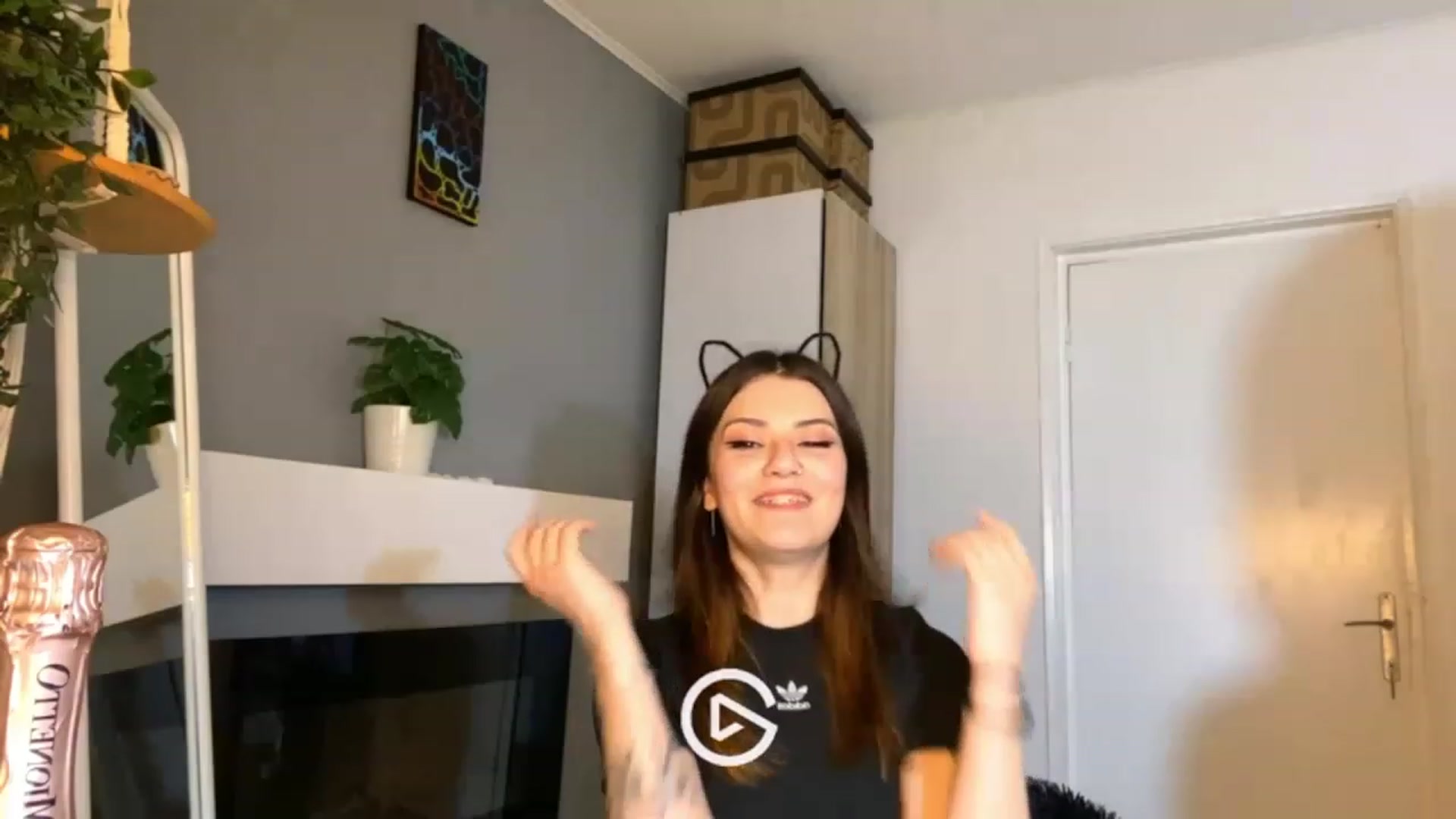 Gallery image thumbnail from RiriBee's myfreecams stream on, 04/25/2023, 01:46 image 15 of 20