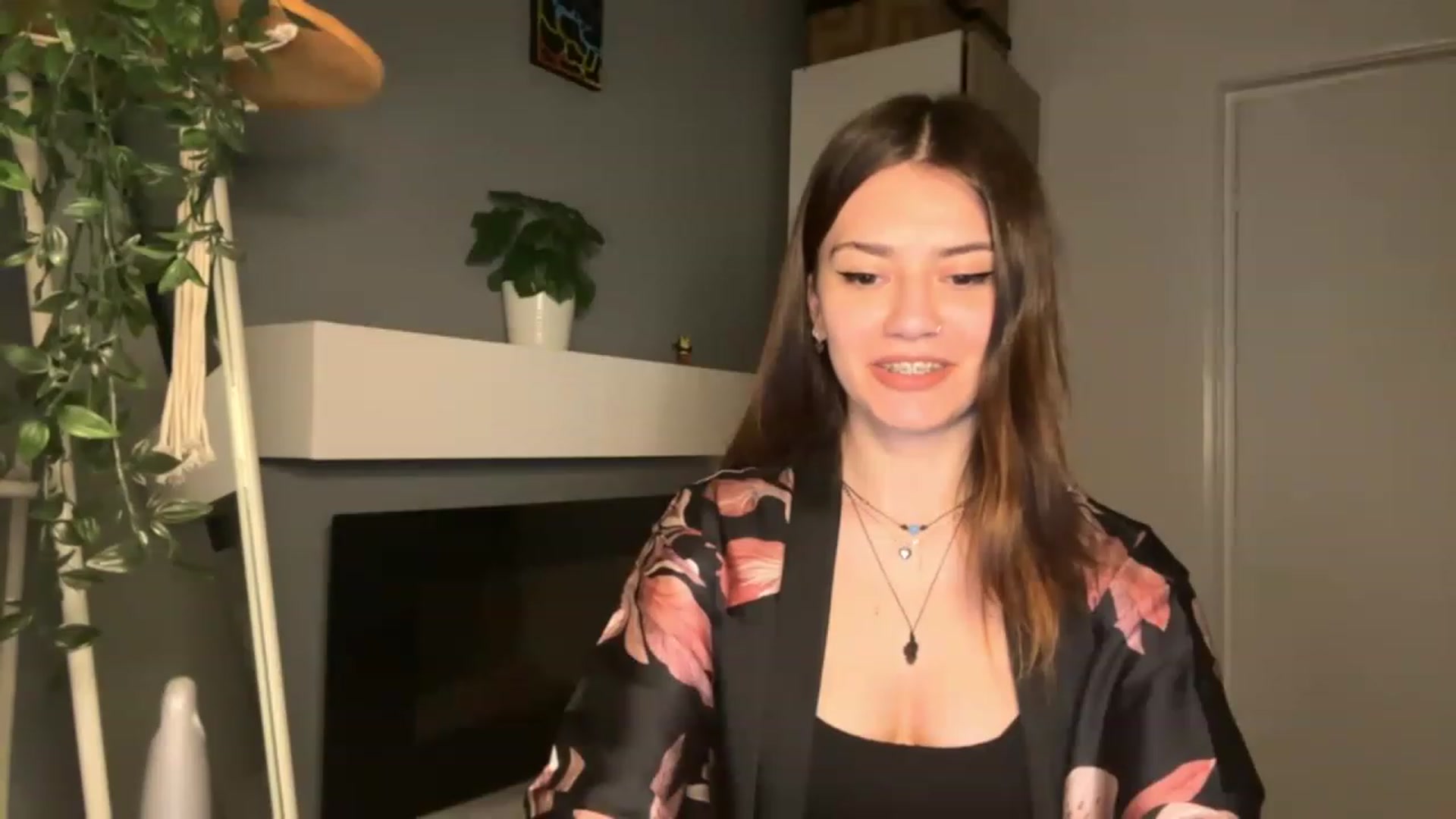 Gallery image thumbnail from RiriBee's myfreecams stream on, 05/12/2023, 23:07 image 3 of 20