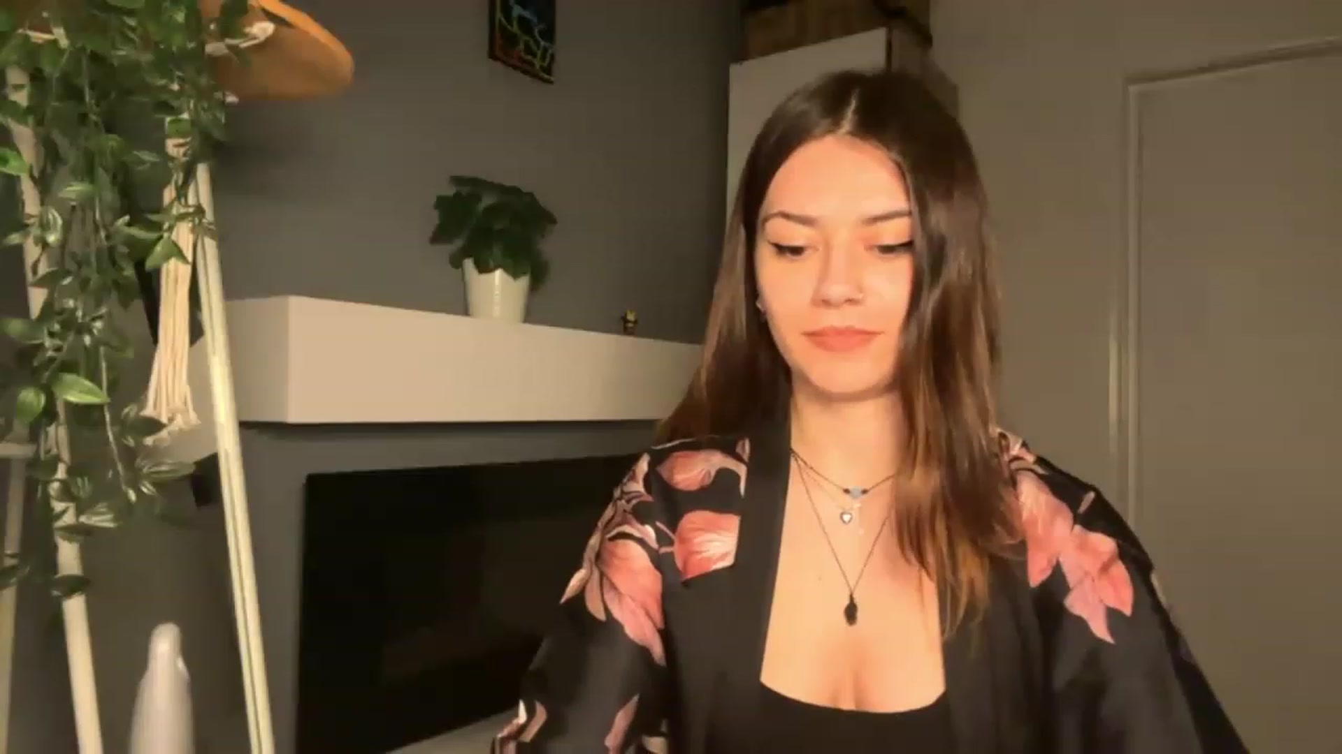 Gallery image thumbnail from RiriBee's myfreecams stream on, 05/12/2023, 23:07 image 6 of 20