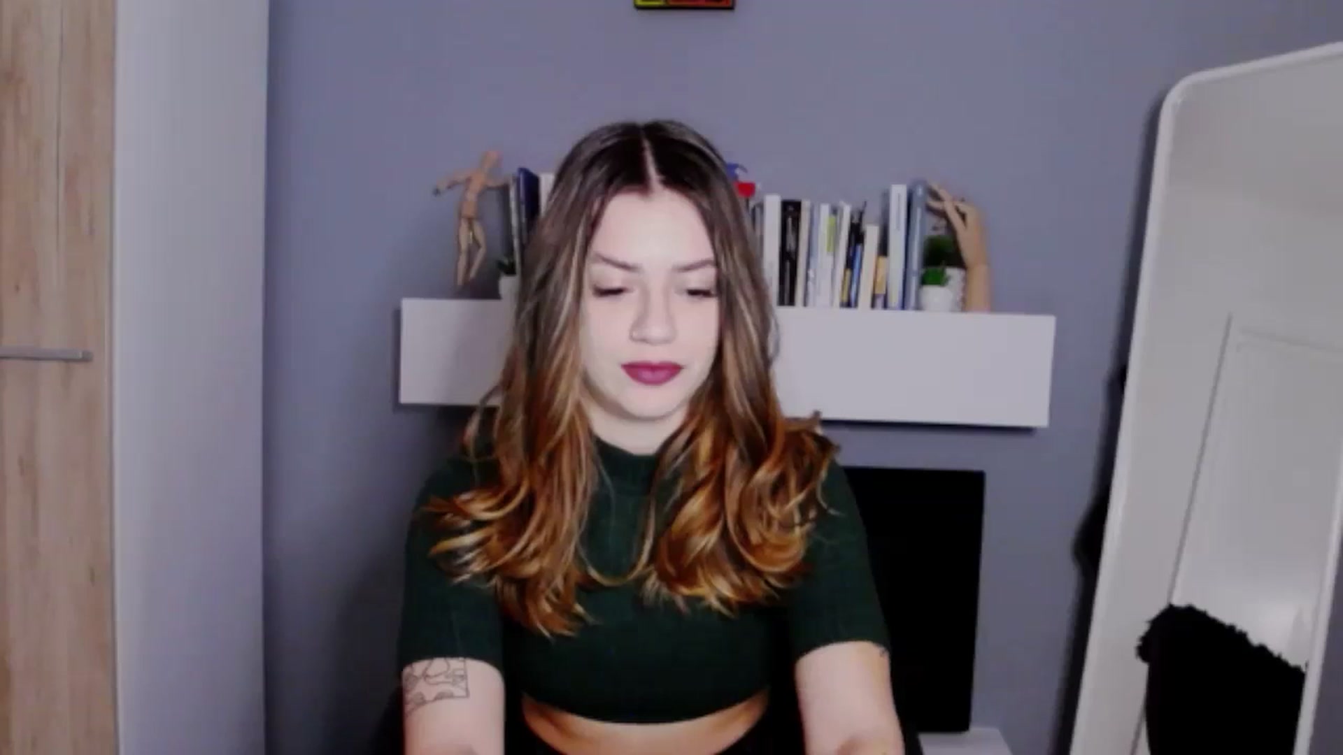 Gallery image thumbnail from RiriBee's myfreecams stream on, 12/03/2023, 21:11 image 2 of 20