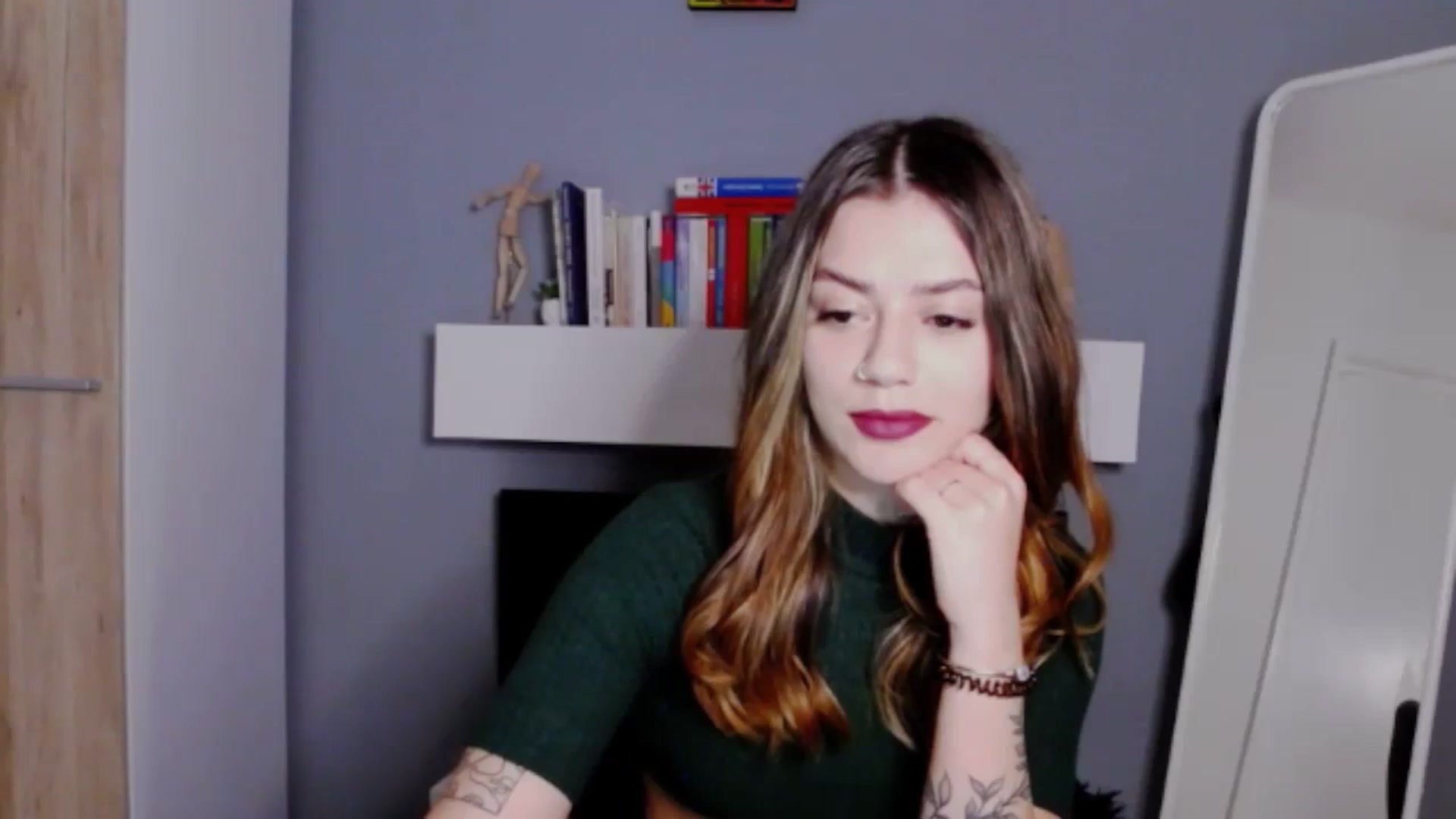Gallery image thumbnail from RiriBee's myfreecams stream on, 12/03/2023, 21:11 image 9 of 20
