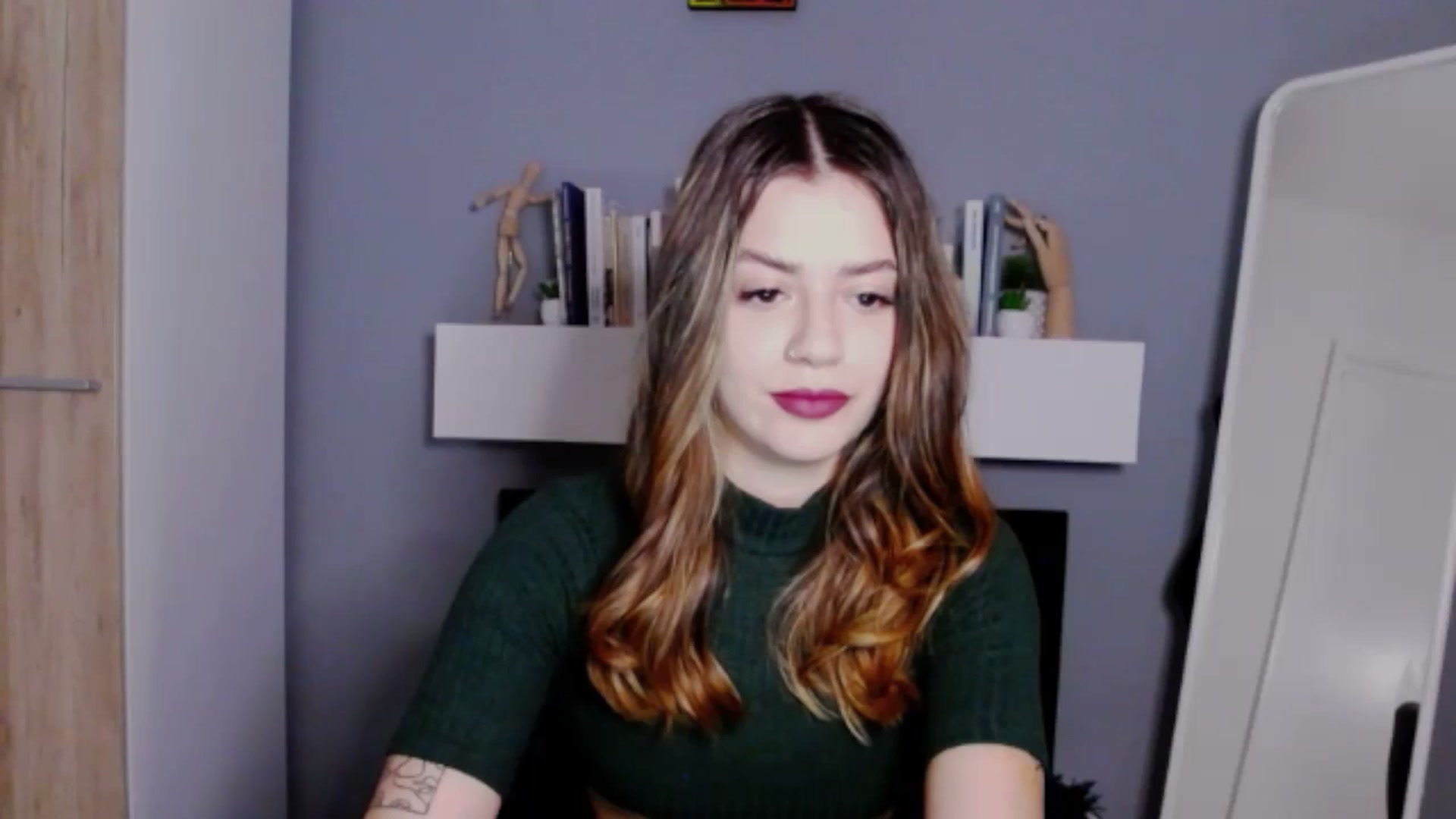 Gallery image thumbnail from RiriBee's myfreecams stream on, 12/03/2023, 21:11 image 10 of 20
