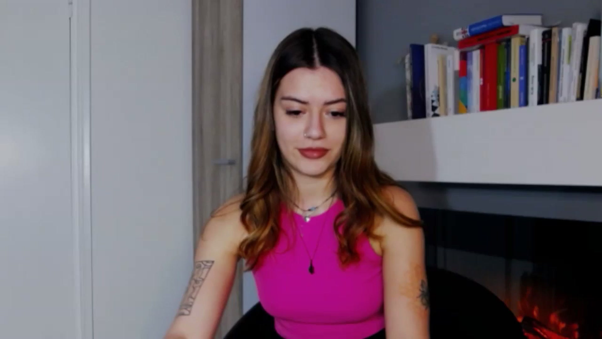 Gallery image thumbnail from RiriBee's myfreecams stream on, 12/07/2023, 17:15 image 1 of 20