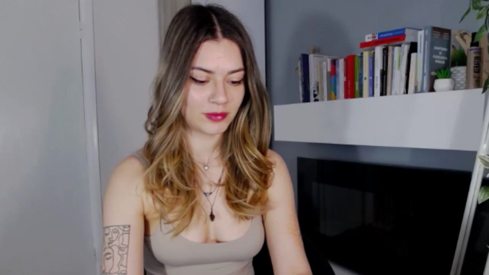 Gallery image thumbnail from RiriBee's myfreecams stream on, 04/21/2024, 15:39 image 1 of 20