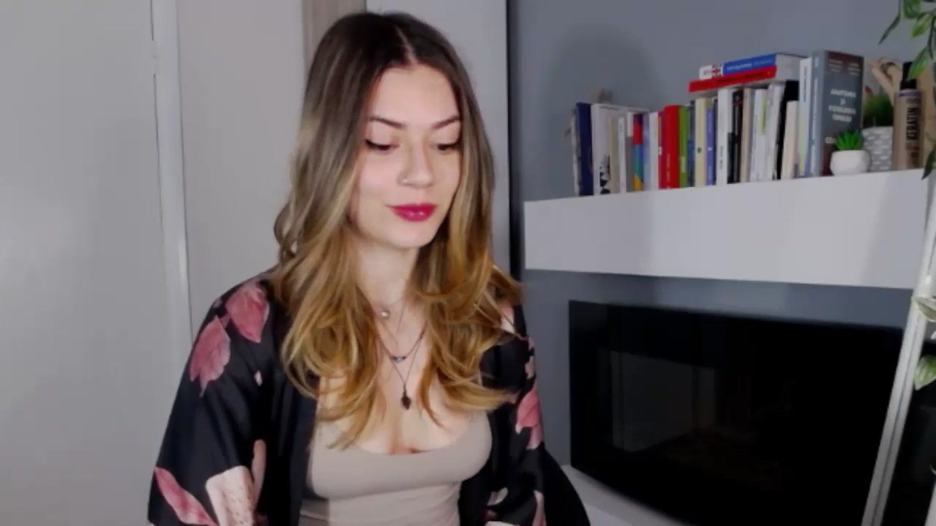 Gallery image thumbnail from RiriBee's myfreecams stream on, 04/21/2024, 15:39 image 2 of 20
