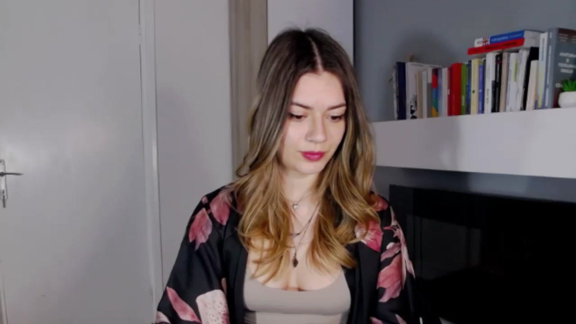 Gallery image thumbnail from RiriBee's myfreecams stream on, 04/21/2024, 15:39 image 17 of 20
