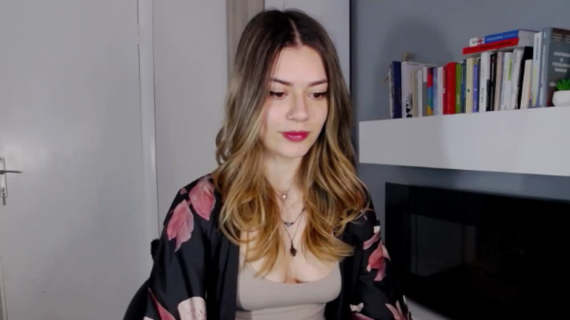 Gallery image thumbnail from RiriBee's myfreecams stream on, 04/21/2024, 15:39 image 4 of 20