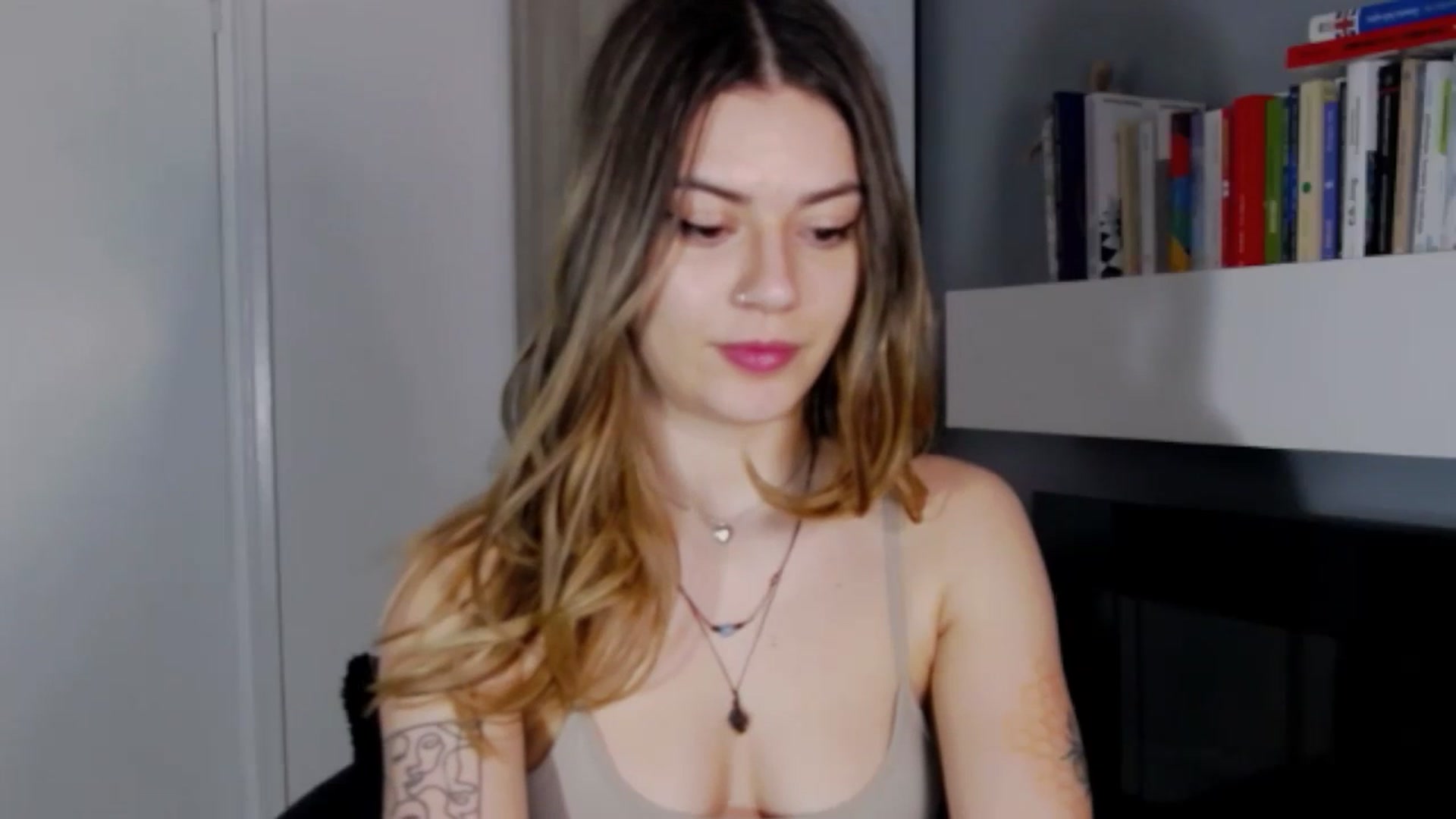 Gallery image thumbnail from RiriBee's myfreecams stream on, 04/21/2024, 20:26 image 6 of 20