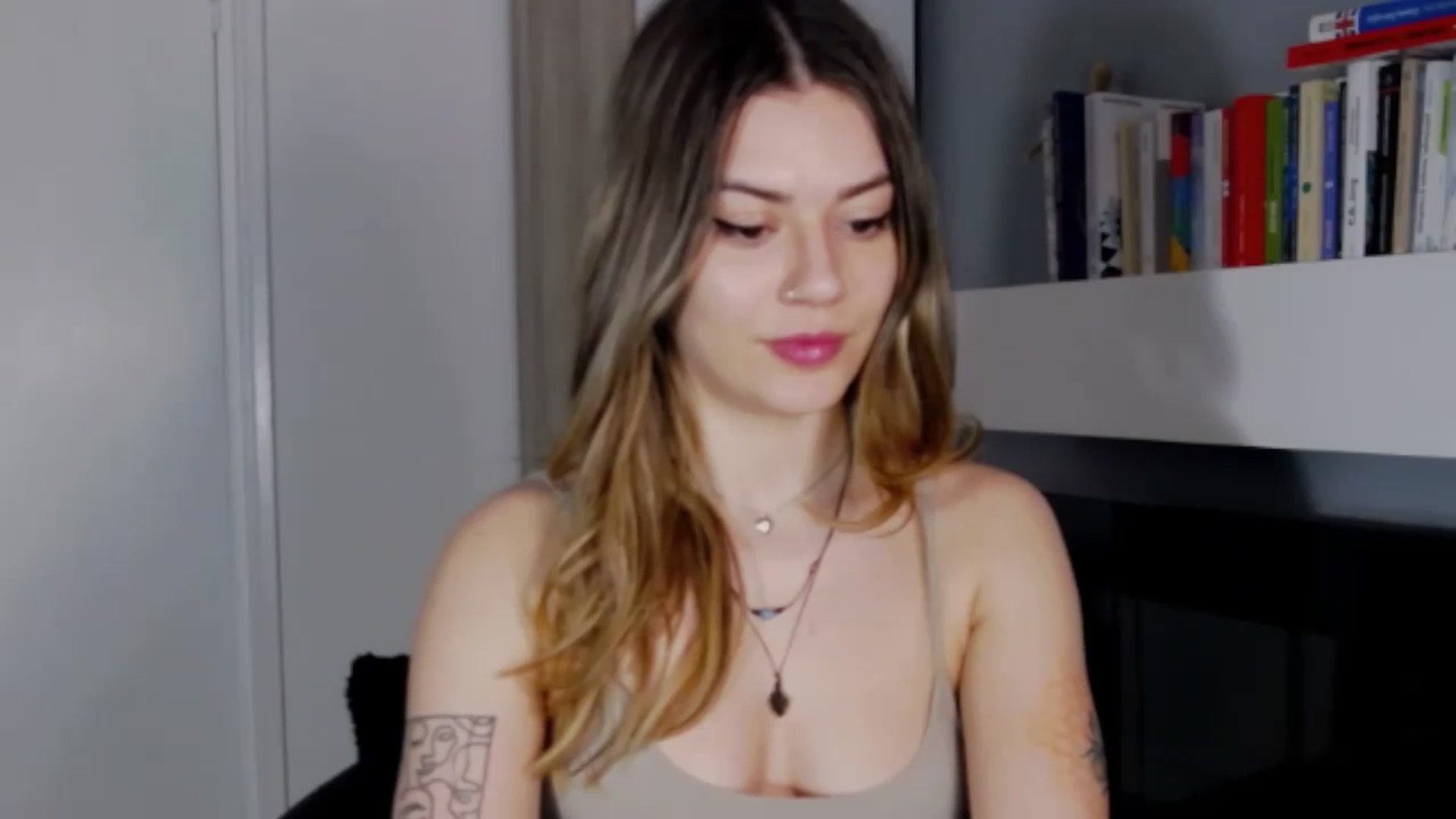 Gallery image thumbnail from RiriBee's myfreecams stream on, 04/21/2024, 20:26 image 3 of 20