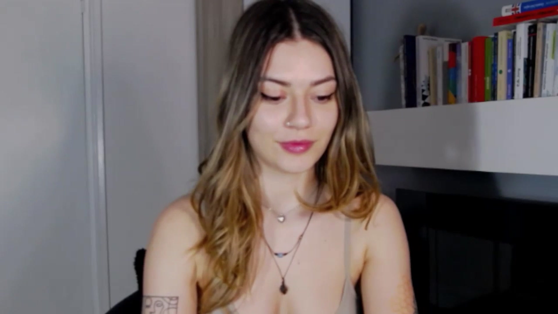 Gallery image thumbnail from RiriBee's myfreecams stream on, 04/21/2024, 20:26 image 14 of 20