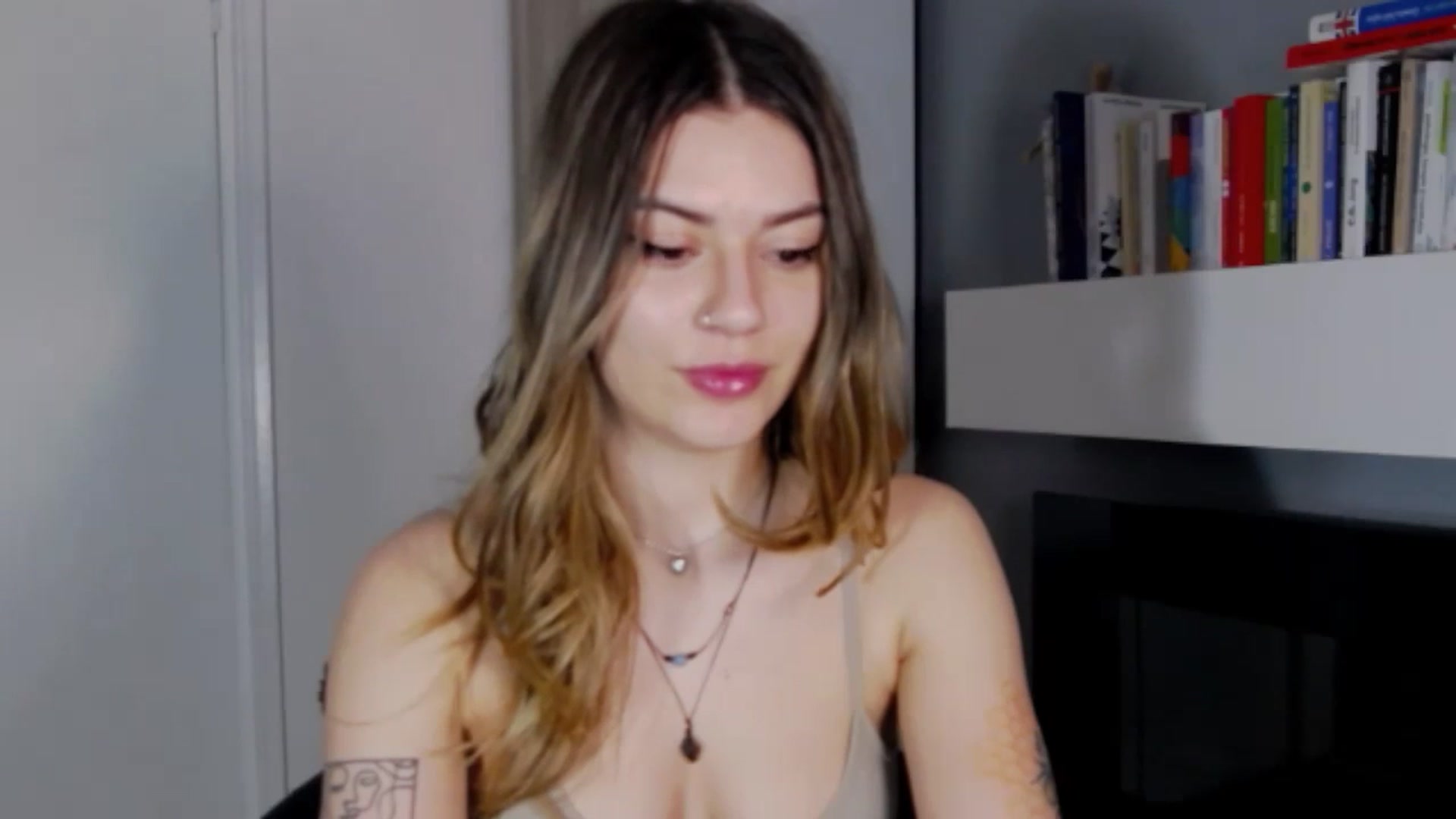 Gallery image thumbnail from RiriBee's myfreecams stream on, 04/21/2024, 20:26 image 9 of 20