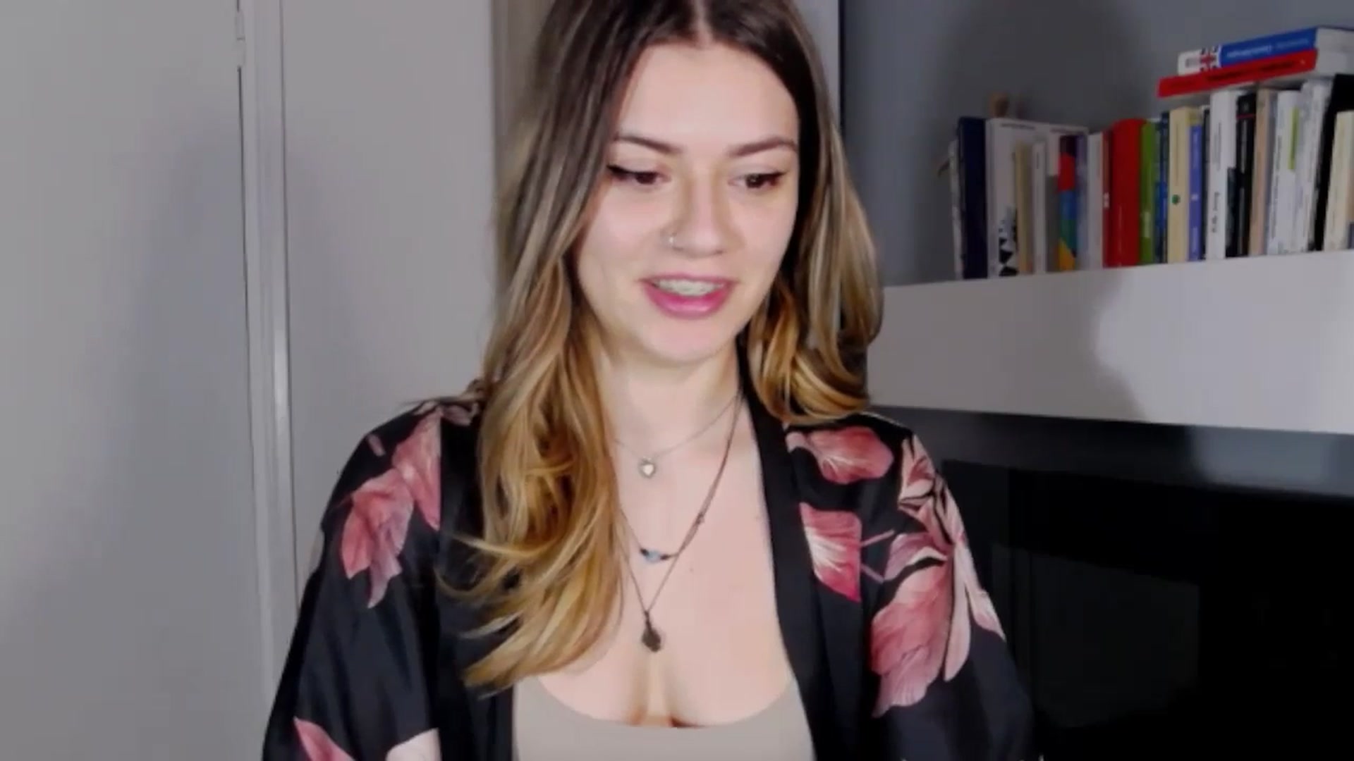 Gallery image thumbnail from RiriBee's myfreecams stream on, 04/21/2024, 21:50 image 4 of 20