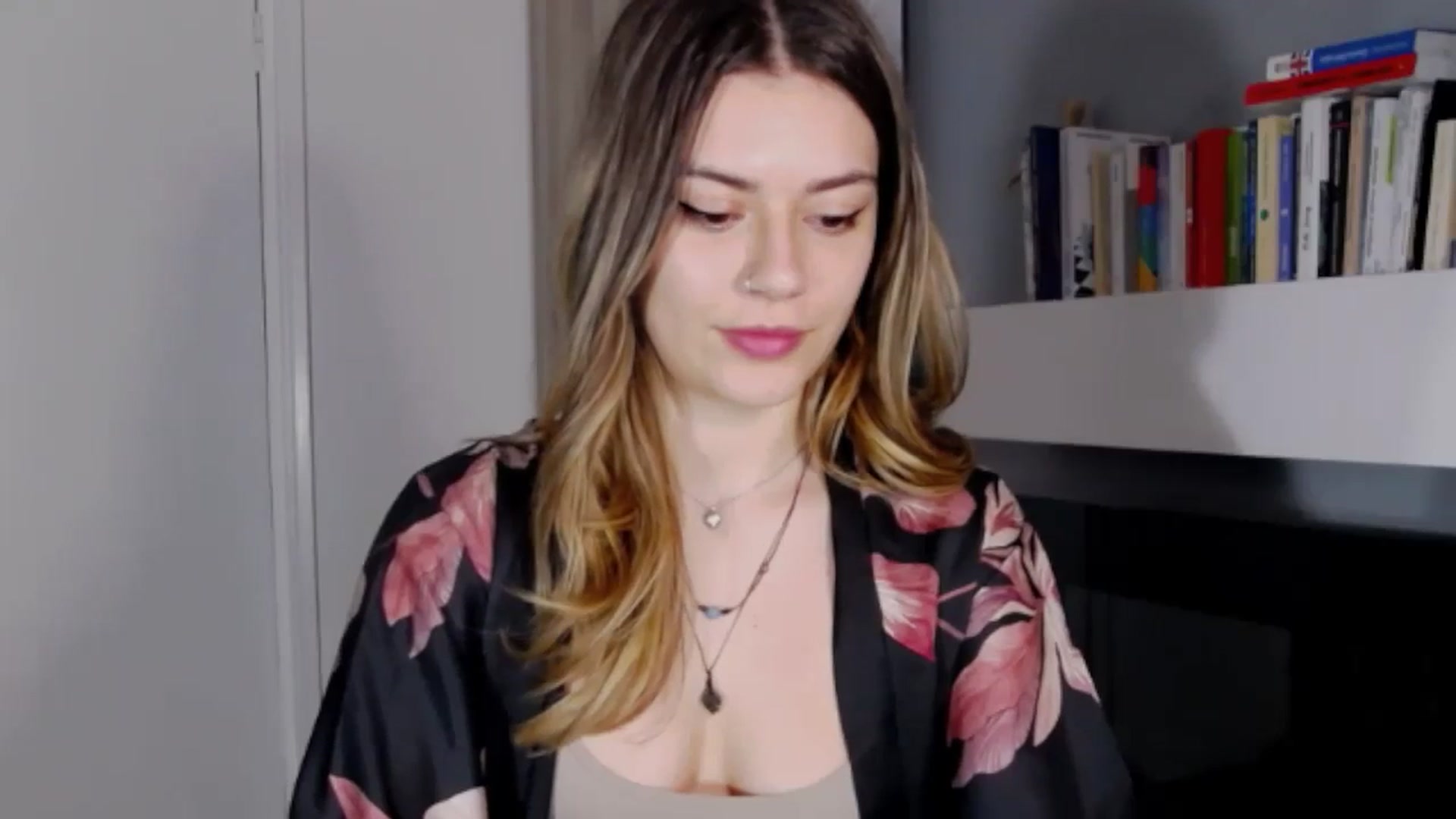 Gallery image thumbnail from RiriBee's myfreecams stream on, 04/21/2024, 21:50 image 5 of 20
