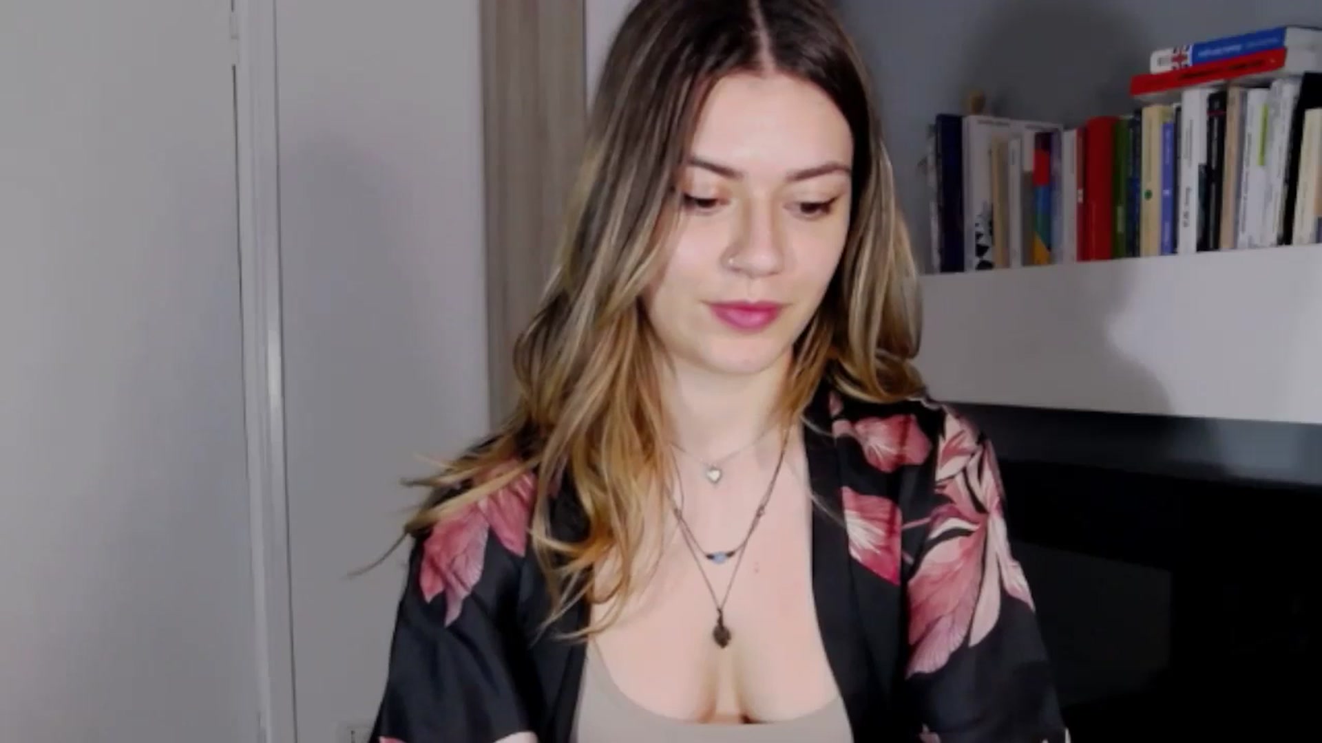 Gallery image thumbnail from RiriBee's myfreecams stream on, 04/21/2024, 21:50 image 8 of 20