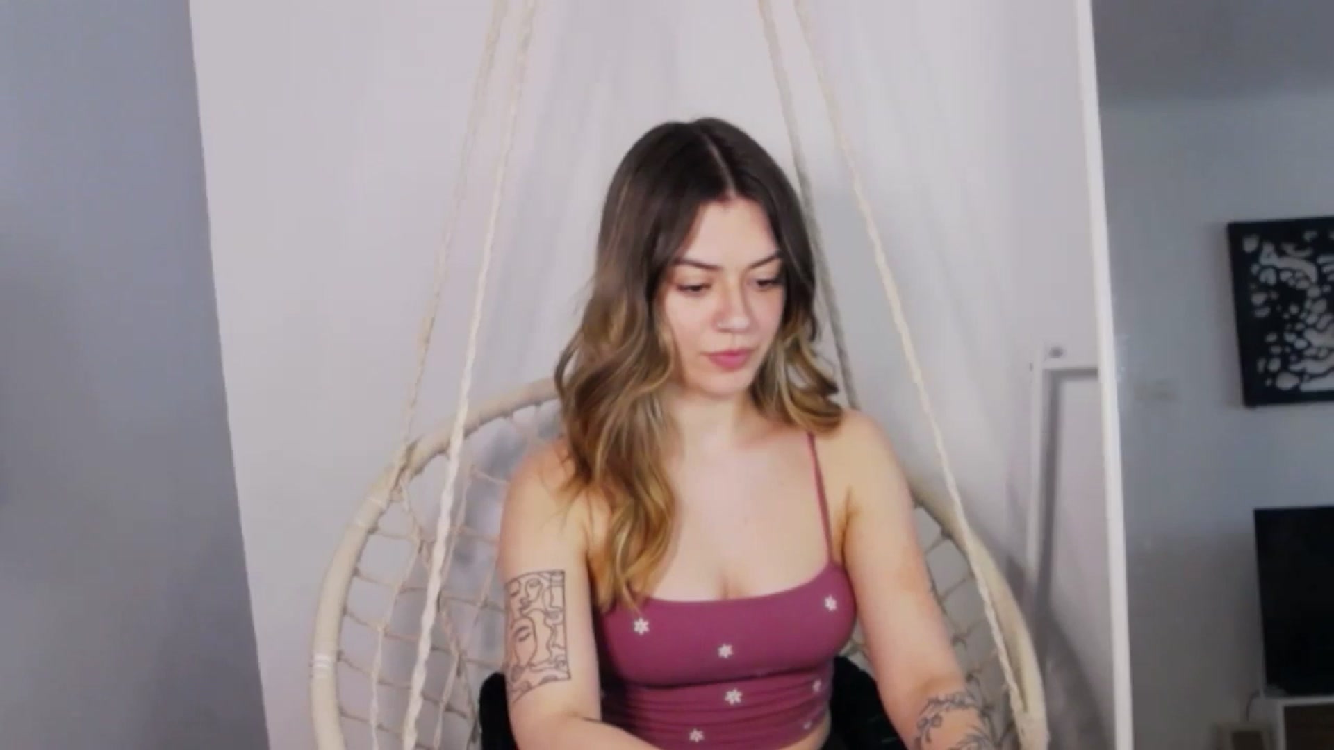 Gallery image thumbnail from RiriBee's myfreecams stream on, 05/28/2024, 15:59 image 6 of 20