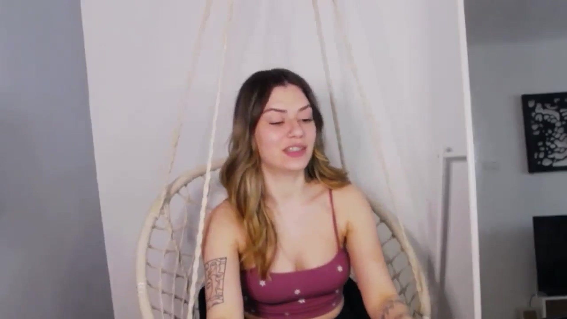 Gallery image thumbnail from RiriBee's myfreecams stream on, 05/28/2024, 15:59 image 9 of 20