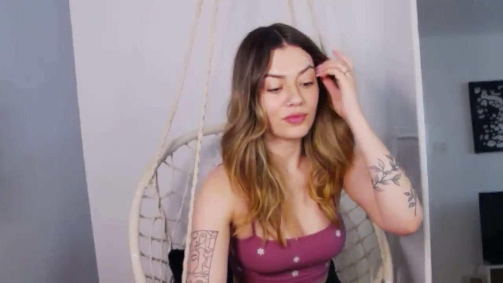 Gallery image thumbnail from RiriBee's myfreecams stream on, 05/28/2024, 15:59 image 4 of 20