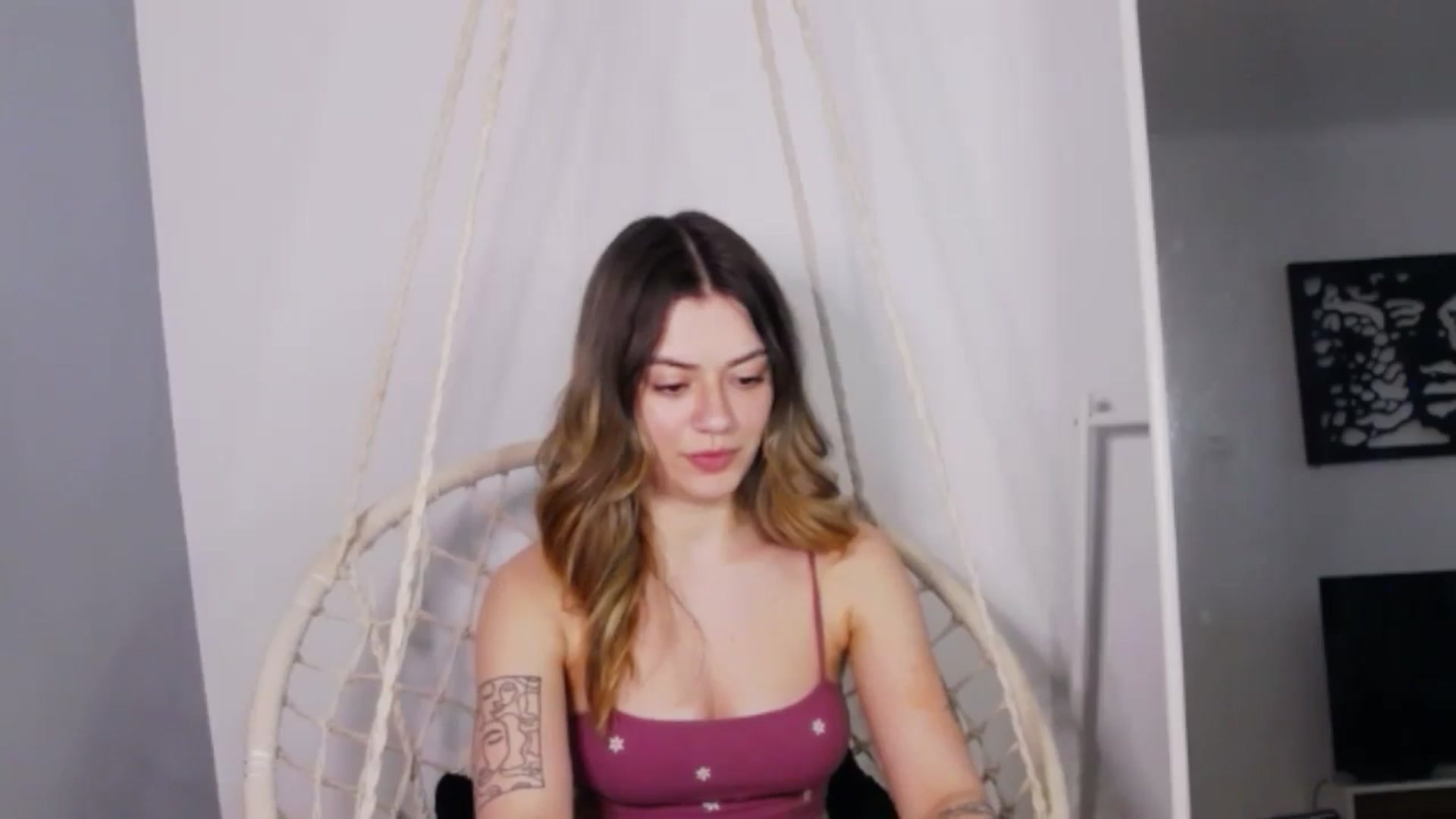 Gallery image thumbnail from RiriBee's myfreecams stream on, 05/28/2024, 17:38 image 16 of 20