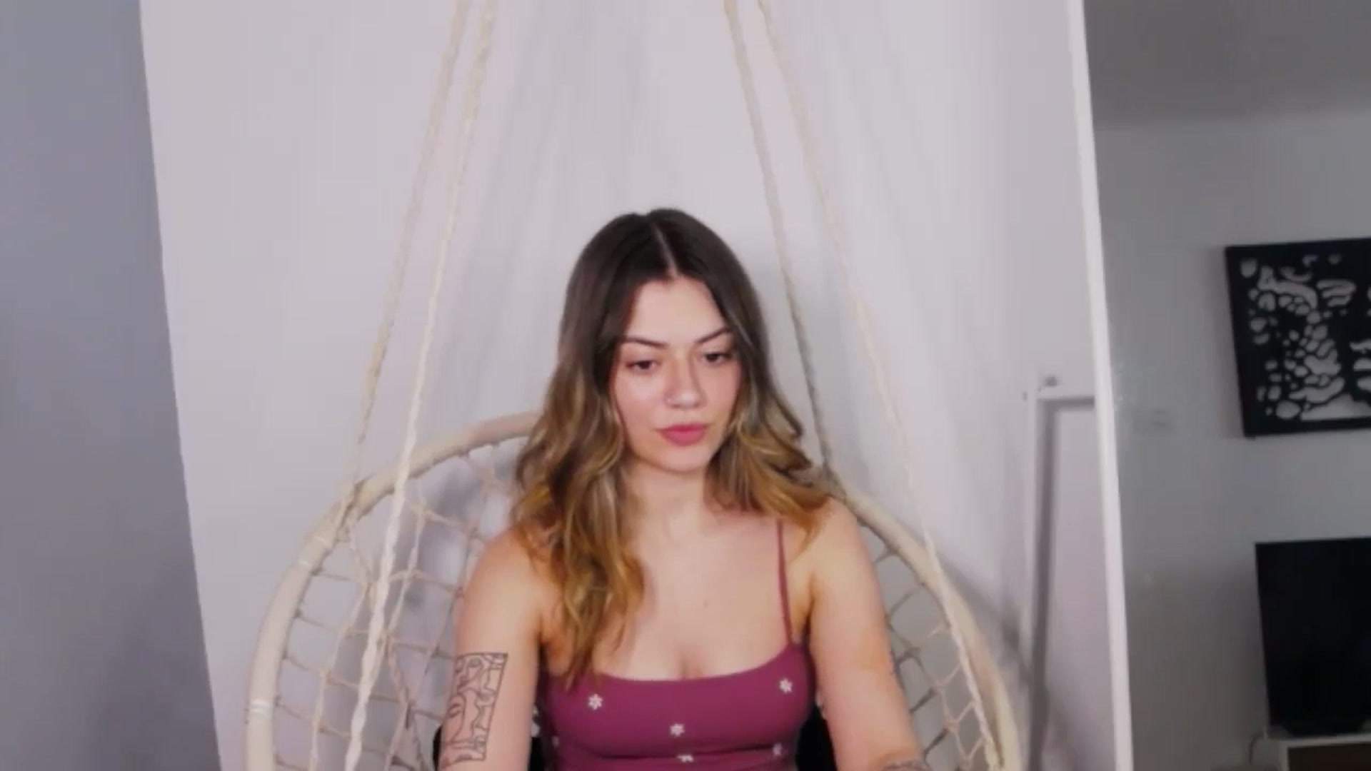 Gallery image thumbnail from RiriBee's myfreecams stream on, 05/28/2024, 17:38 image 9 of 20