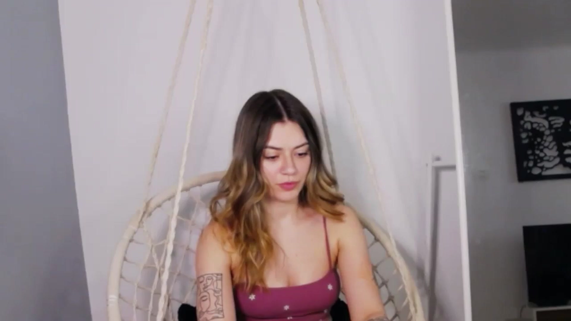 Gallery image thumbnail from RiriBee's myfreecams stream on, 05/28/2024, 17:38 image 13 of 20