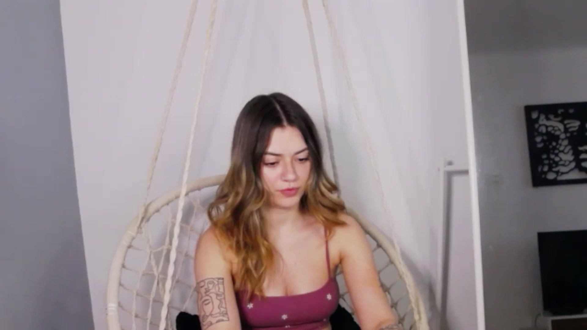 Gallery image thumbnail from RiriBee's myfreecams stream on, 05/28/2024, 17:38 image 14 of 20