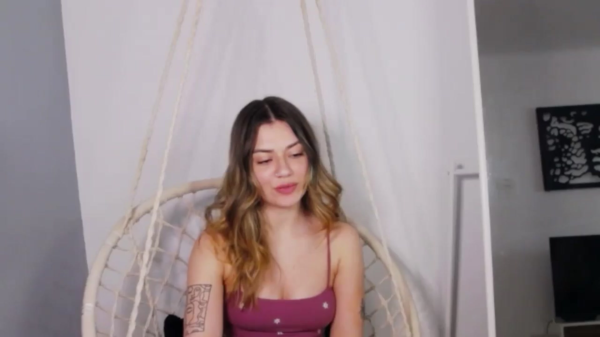 Gallery image thumbnail from RiriBee's myfreecams stream on, 05/28/2024, 17:38 image 12 of 20