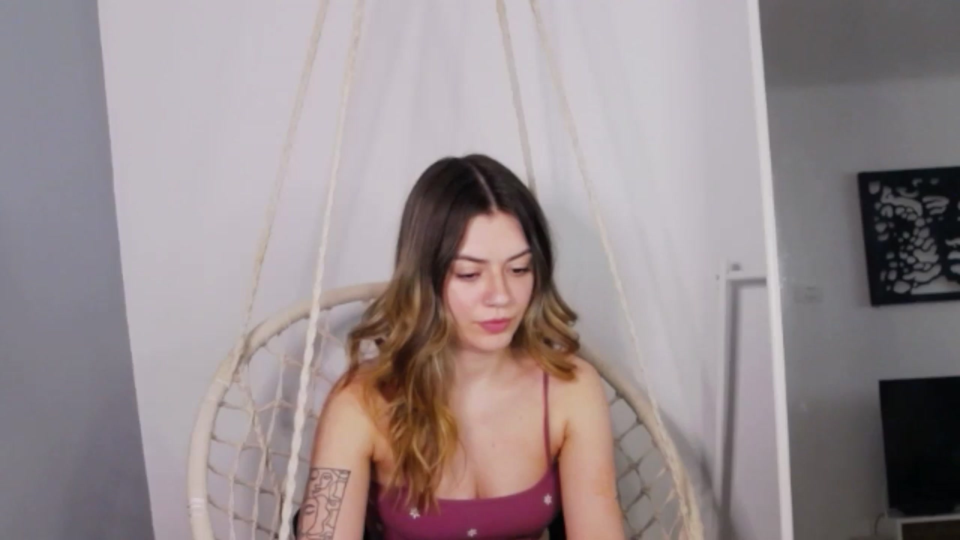 Gallery image thumbnail from RiriBee's myfreecams stream on, 05/28/2024, 17:38 image 11 of 20