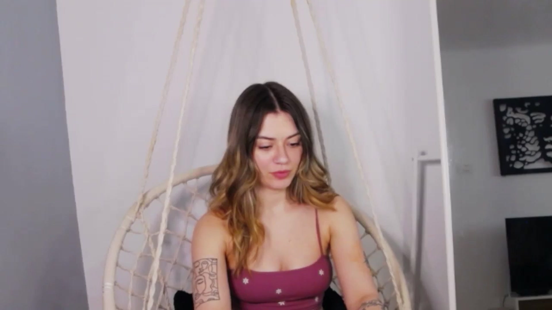 Gallery image thumbnail from RiriBee's myfreecams stream on, 05/28/2024, 17:38 image 8 of 20