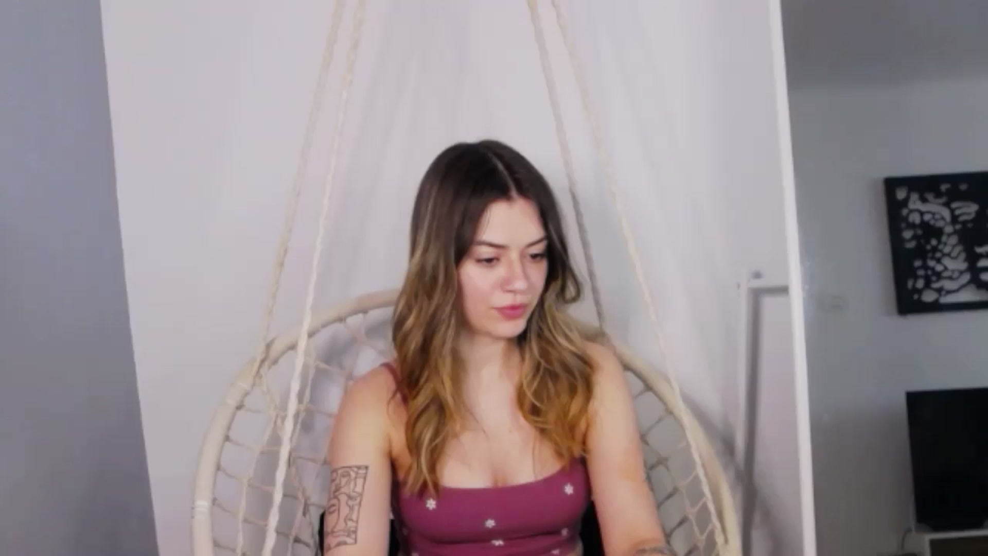 Gallery image thumbnail from RiriBee's myfreecams stream on, 05/28/2024, 17:38 image 1 of 20