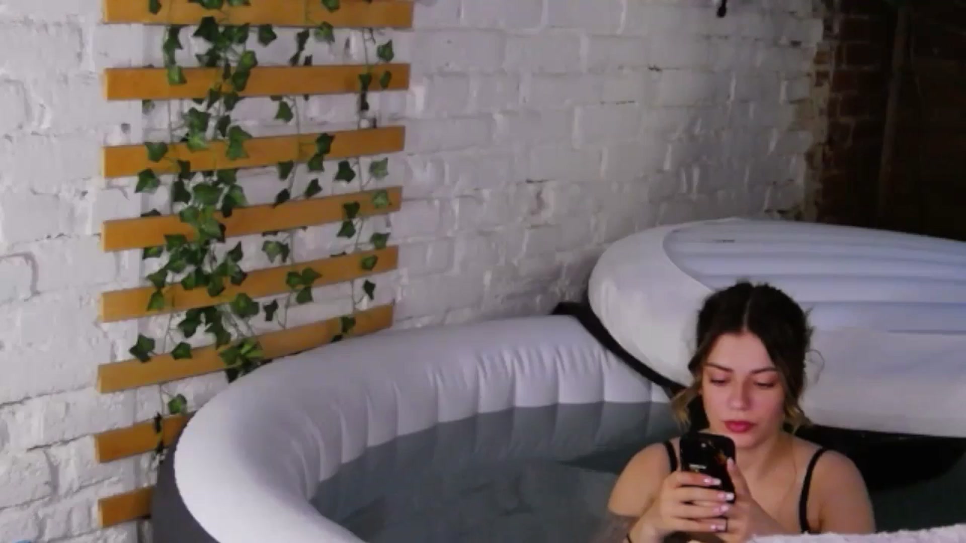 Gallery image thumbnail from RiriBee's myfreecams stream on, 05/29/2024, 19:16 image 5 of 20