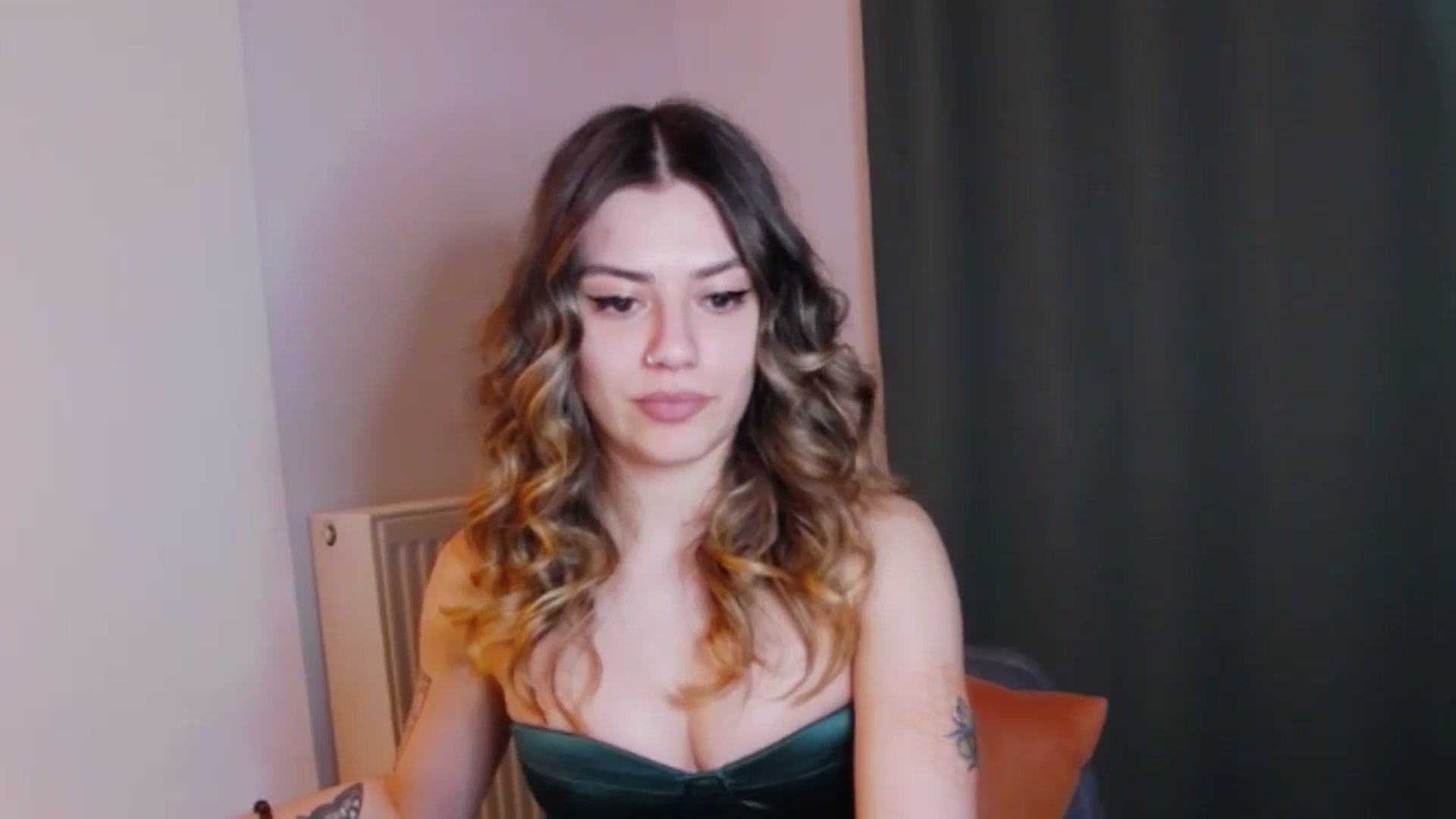 Gallery image thumbnail from RiriBee's myfreecams stream on, 06/01/2024, 22:40 image 3 of 20