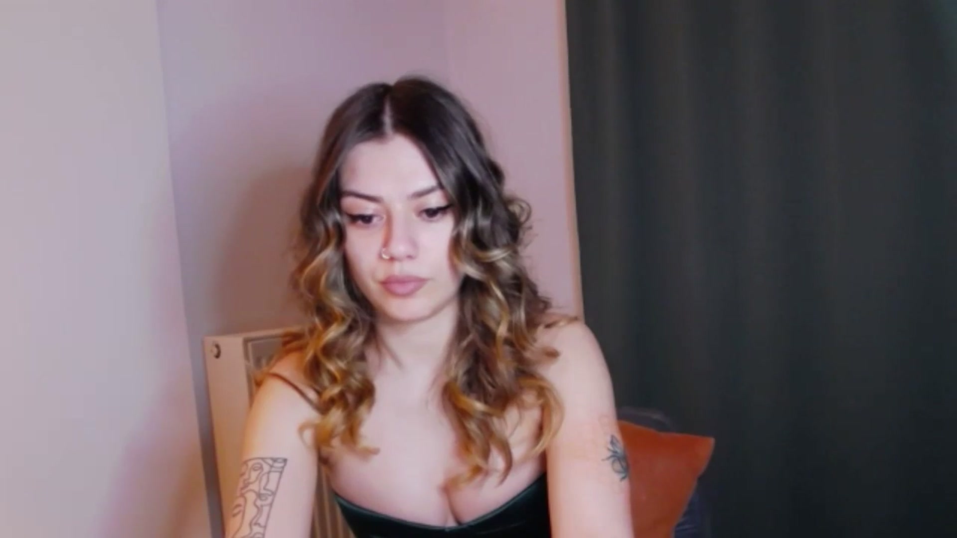 Gallery image thumbnail from RiriBee's myfreecams stream on, 06/01/2024, 22:40 image 14 of 20